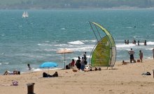 Beach Umbrella Rents on Southern Coast Vary between Lv 0 and 8 a Day