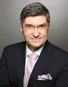 Много добра е идеята фармацевтичните компании да продължат да разработват разнообразни ваксини срещу варианти на COVID-19, заяви проф. Атанас Атанасов - ръководител към молекулярна катедра и на институт в Полша и Австрия