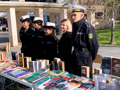 Висше Военноморско Училище „Н. Й. Вапцаров“ организира благотворителен Великденски книжен базар Висше Военноморско Училище „Н. Й. Вапцаров“ организира благотворителен Великденски книжен базар