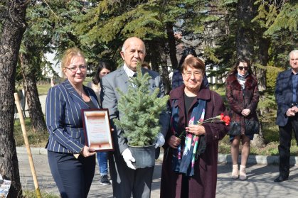 УниБИТ засади мемориално дърво в памет на най-изтъкнатия български библиотечен деец през последните 30 години УниБИТ засади мемориално дърво в памет на най-изтъкнатия български библиотечен деец през последните 30 години