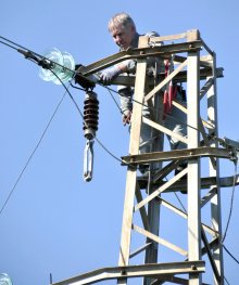 Близо 49 процента от българите ограничават потреблението си на ток като мярка за намаляване на разходите за електроенергия, според "Алфа рисърч"