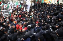 Hundreds Protest against Green Certificate in front of Parliament Building in Sofia